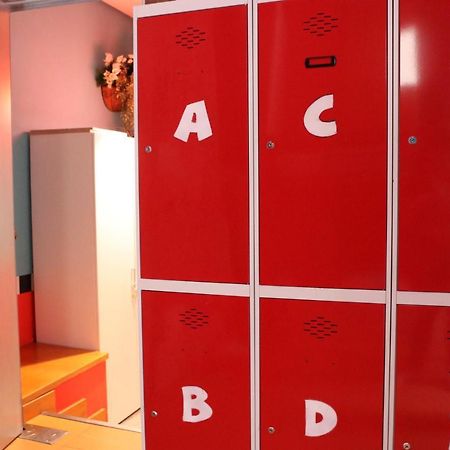 Urban Hostel Madrid Exterior photo