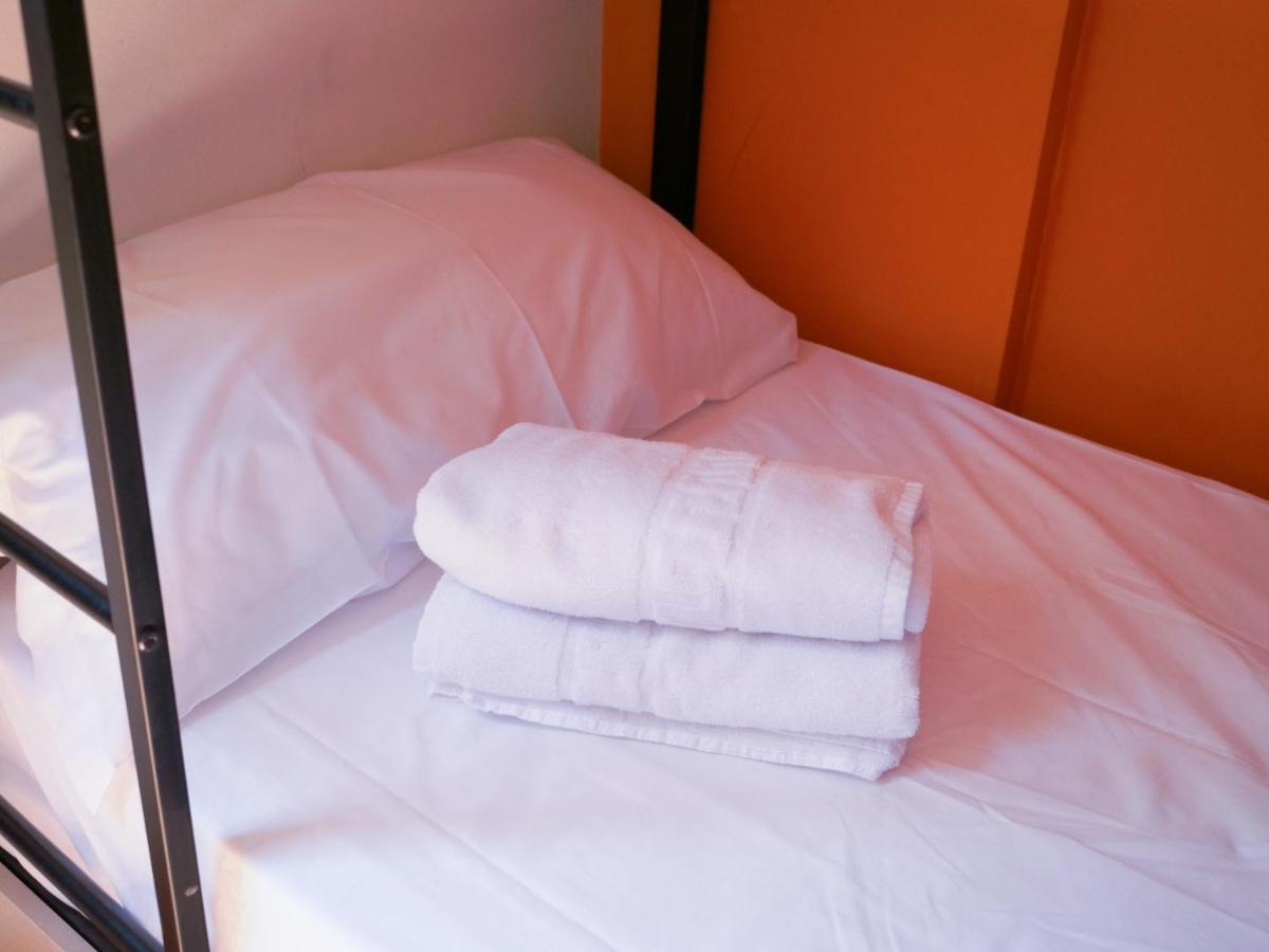 Urban Hostel Madrid Exterior photo