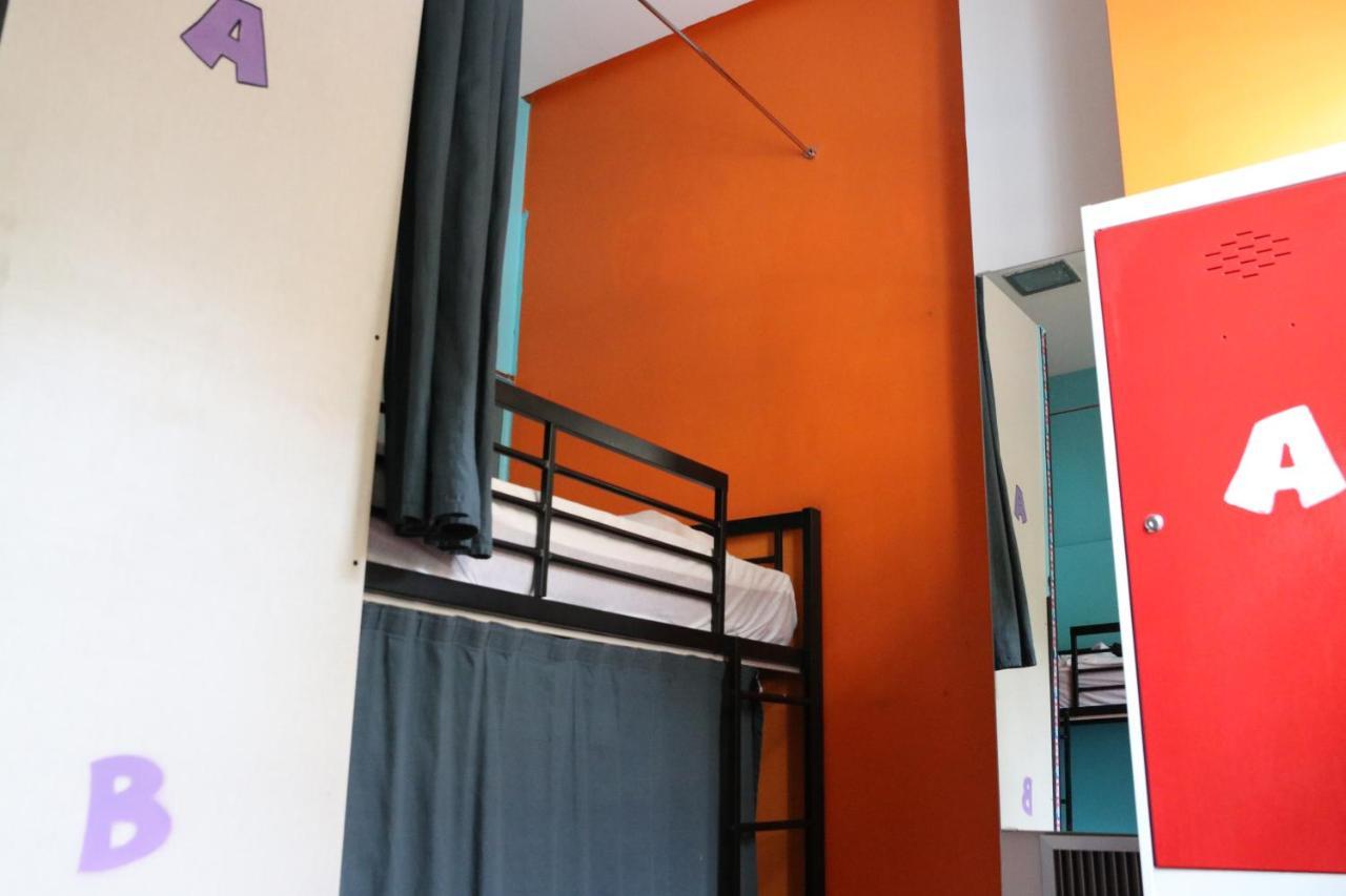 Urban Hostel Madrid Exterior photo