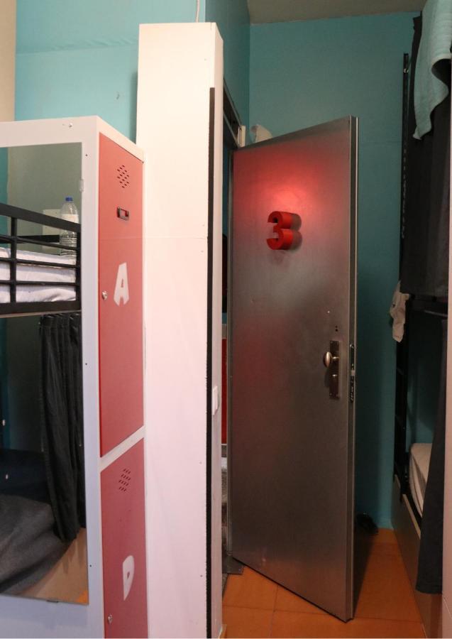 Urban Hostel Madrid Exterior photo